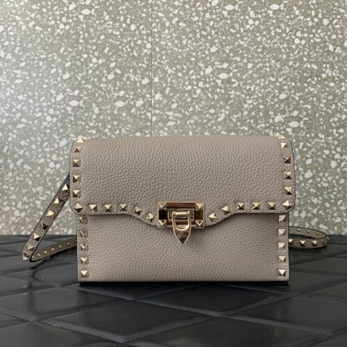 High Quality Luxury Valentino Garavani Rockstud Bag – Style 03596