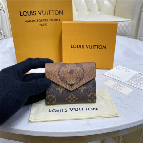 High Quality Luxury Louis Vuitton Zoe Wallet alternate view