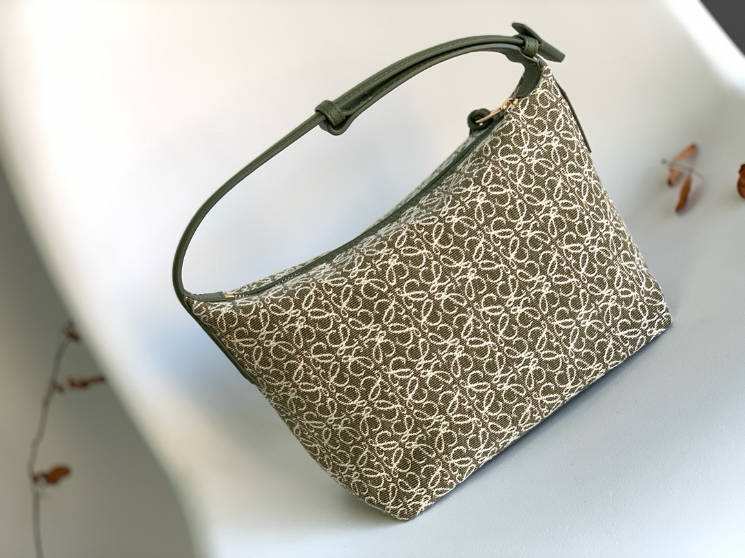 High Quality Luxury Loewe Cubi Anagram Bag product detail