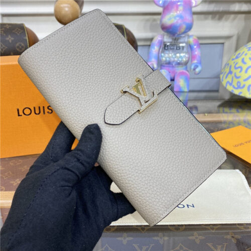 High Quality Luxury Louis Vuitton Vertical Wallet Pebble alternate view