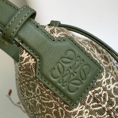 High Quality Luxury Loewe Cubi Anagram Bag product detail