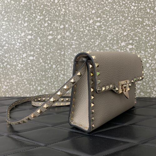 High Quality Luxury Valentino Garavani Rockstud Bag – Style 03596 product detail
