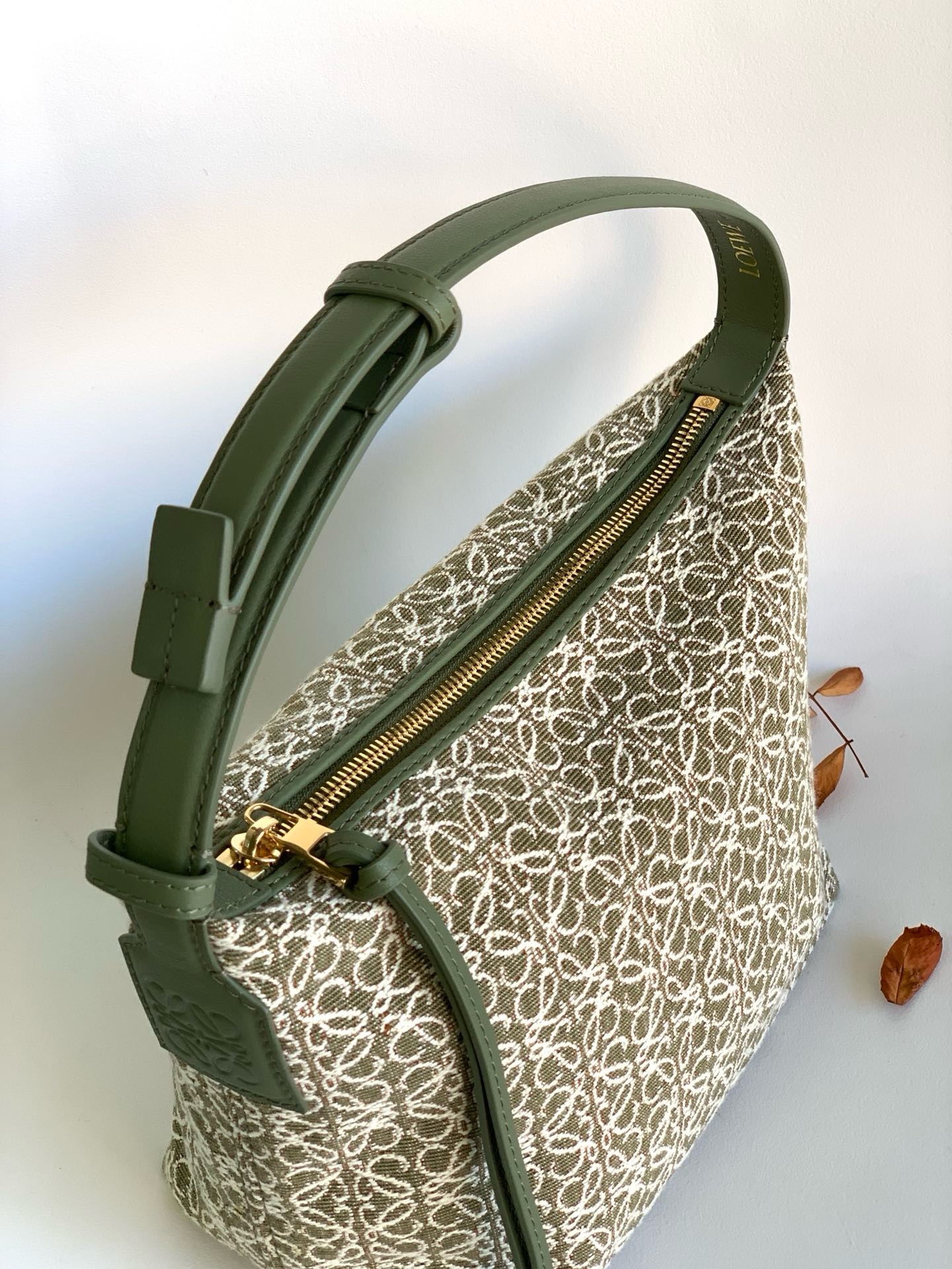 High Quality Luxury Loewe Cubi Anagram Bag product detail