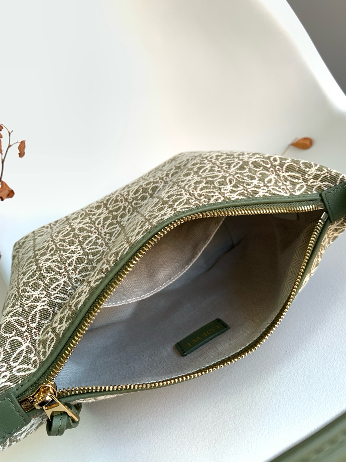 High Quality Luxury Loewe Cubi Anagram Bag product detail