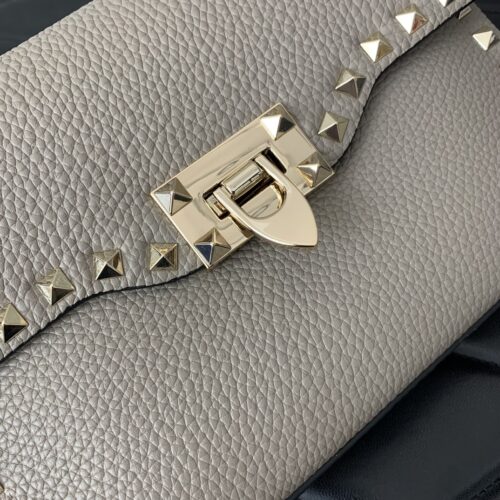 High Quality Luxury Valentino Garavani Rockstud Bag – Style 03596 product detail