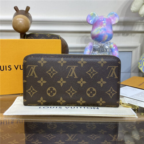High Quality Luxury Louis Vuitton Zippy Wallet alternate view