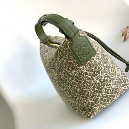 High Quality Luxury Loewe Cubi Anagram Bag product detail