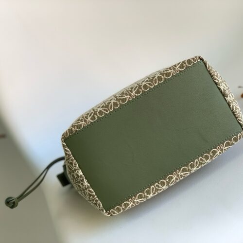 High Quality Luxury Loewe Cubi Anagram Bag product detail