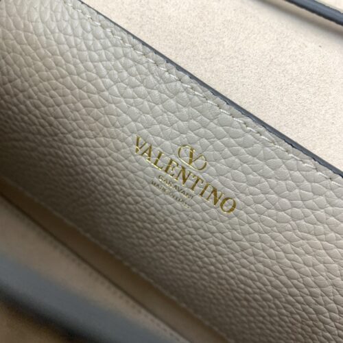 High Quality Luxury Valentino Garavani Rockstud Bag – Style 03596 product detail