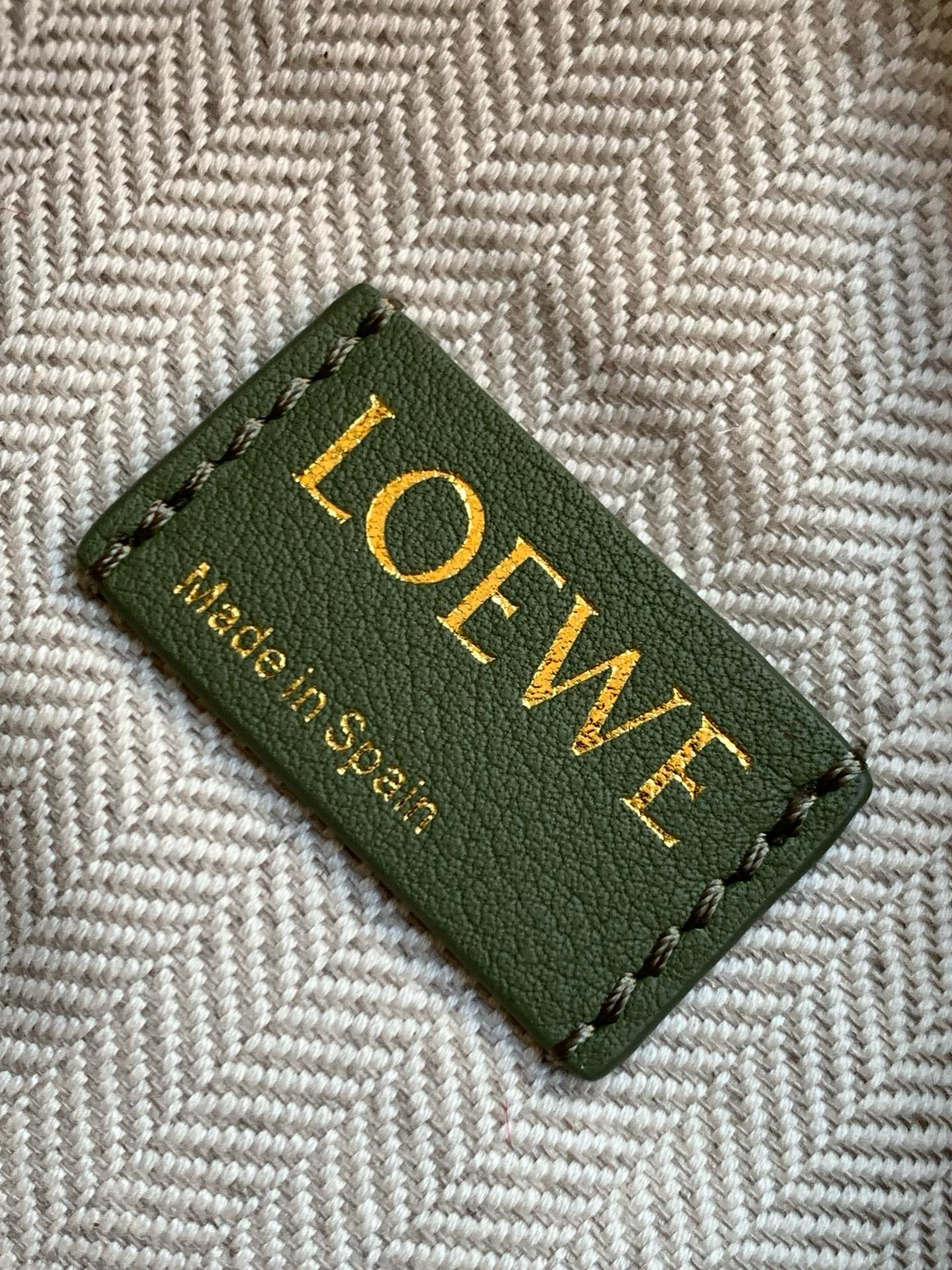 High Quality Luxury Loewe Cubi Anagram Bag product detail