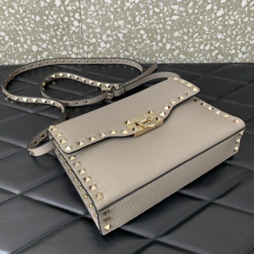 High Quality Luxury Valentino Garavani Rockstud Bag – Style 03596 product detail