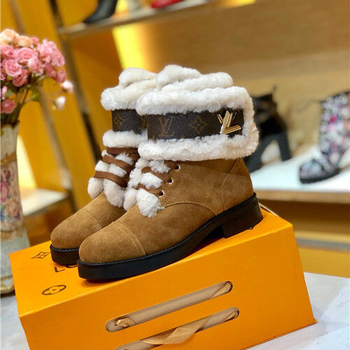 High Quality Luxury Louis Vuitton Ladies Wool Lace Up Boots – Style 89283 alternate view