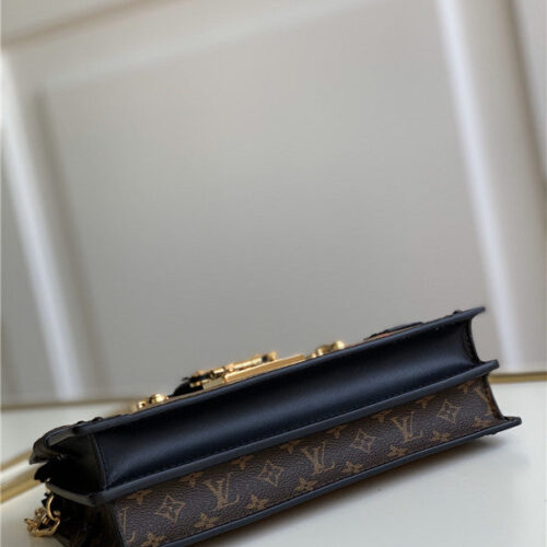 High Quality Luxury LV Pochette Trunk Clutch Handbag product detail