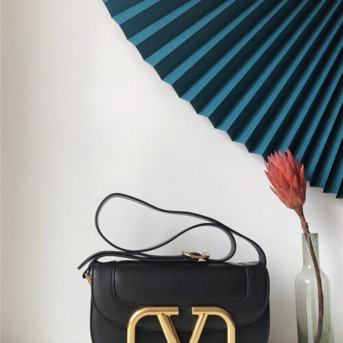 High Quality Luxury Womens Bags – Valentino Purses, Totes  Handbags alternate view