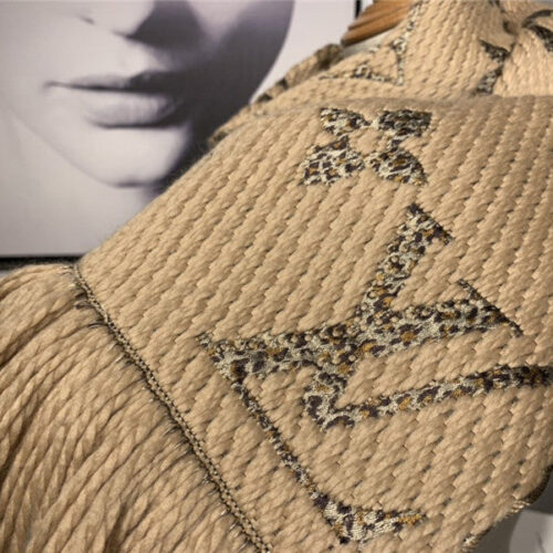 High Quality Luxury LV Scarf Camel product detail