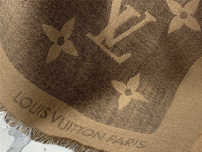 High Quality Luxury LV Scarf product detail
