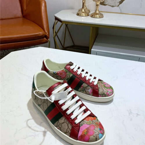 High Quality Luxury Gucci Bee Sneakers alternate view