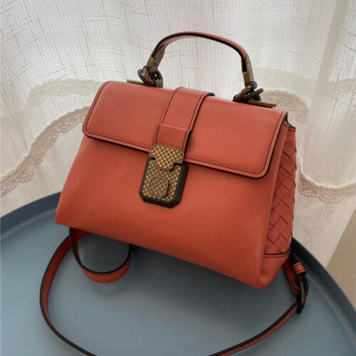 High Quality Luxury Bottega Veneta Piazza Bag alternate view
