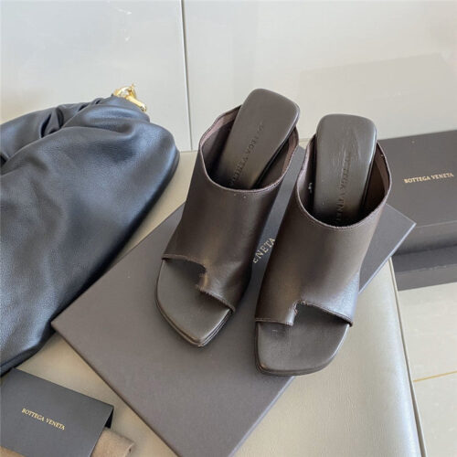 High Quality Luxury Bottega Veneta Flip Flop Mules Black product detail