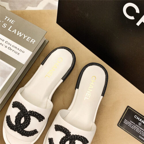 High Quality Luxury Chanel Logo Slippers alternate view
