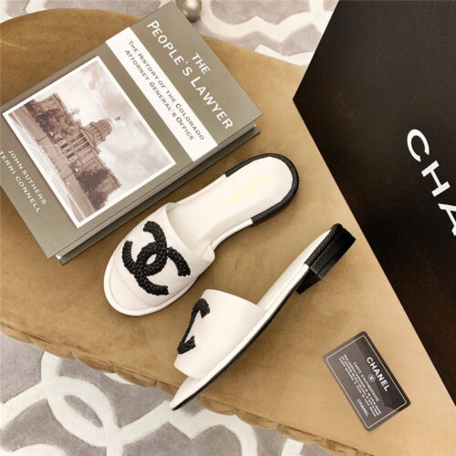 High Quality Luxury Chanel Logo Slippers product detail