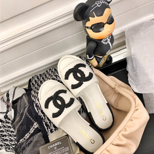 High Quality Luxury Chanel Logo Slippers product detail