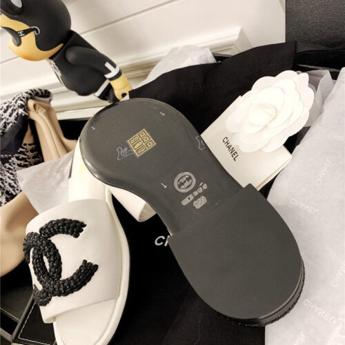 High Quality Luxury Chanel Logo Slippers product detail