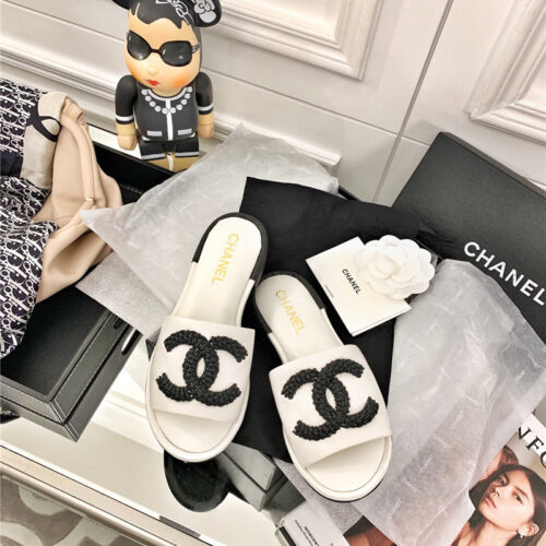High Quality Luxury Chanel Logo Slippers product detail