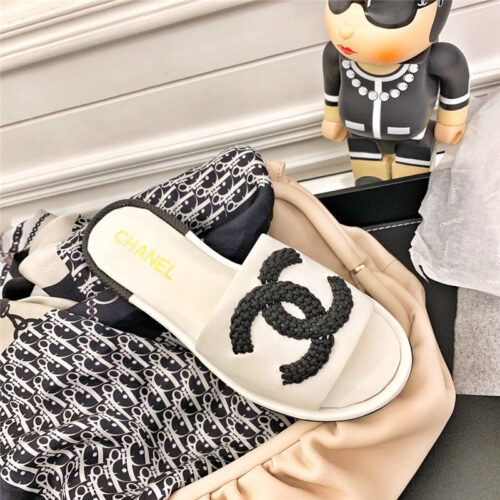 High Quality Luxury Chanel Logo Slippers product detail