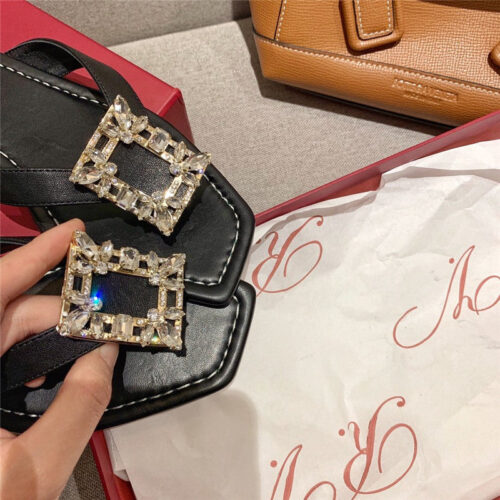 High Quality Luxury Roger Vivier Viv’ Sellier Patent Leather Sandals product detail