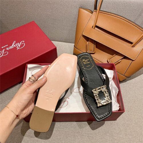 High Quality Luxury Roger Vivier Viv’ Sellier Patent Leather Sandals product detail