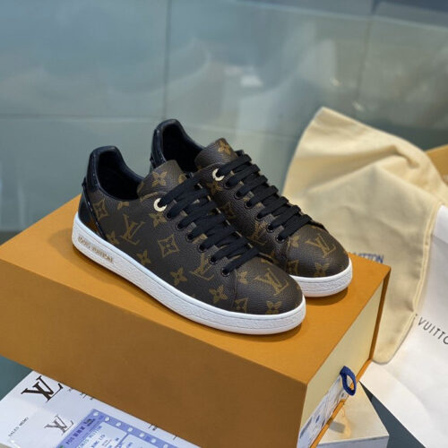 High Quality Luxury LV Louis Vuitton Sneakers alternate view