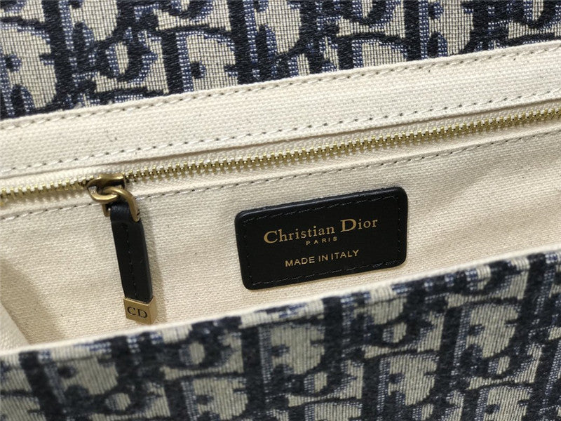 High Quality Luxury Dior Oblique Canvas Bag product detail