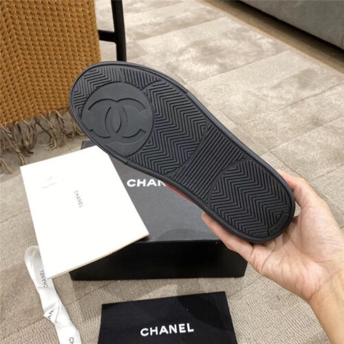 High Quality Luxury Chanel Gold Sneakers Red product detail
