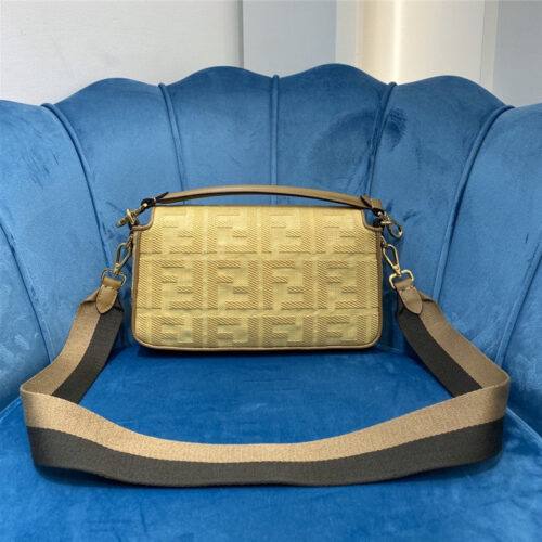 High Quality Luxury Fendi Baguette Bag – Style 32305 alternate view