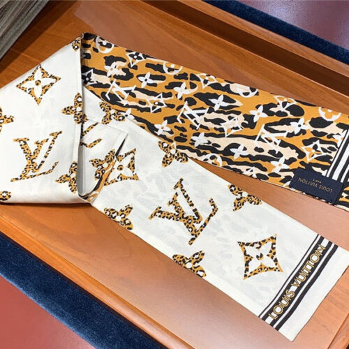 High Quality Luxury LV Monogram Giant Jungle Silk Scarf White product detail