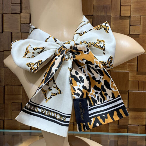High Quality Luxury LV Monogram Giant Jungle Silk Scarf White alternate view
