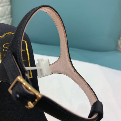 High Quality Luxury Roger Vivier Ss Pearl Rhinestone Sandals product detail