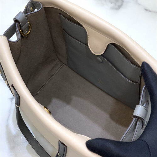 High Quality Luxury Fendi Filp Bag – Style 32402 product detail