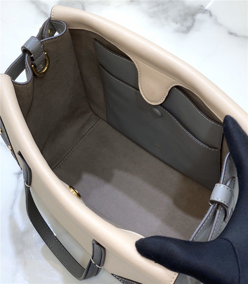 High Quality Luxury Fendi Filp Bag – Style 32402 product detail