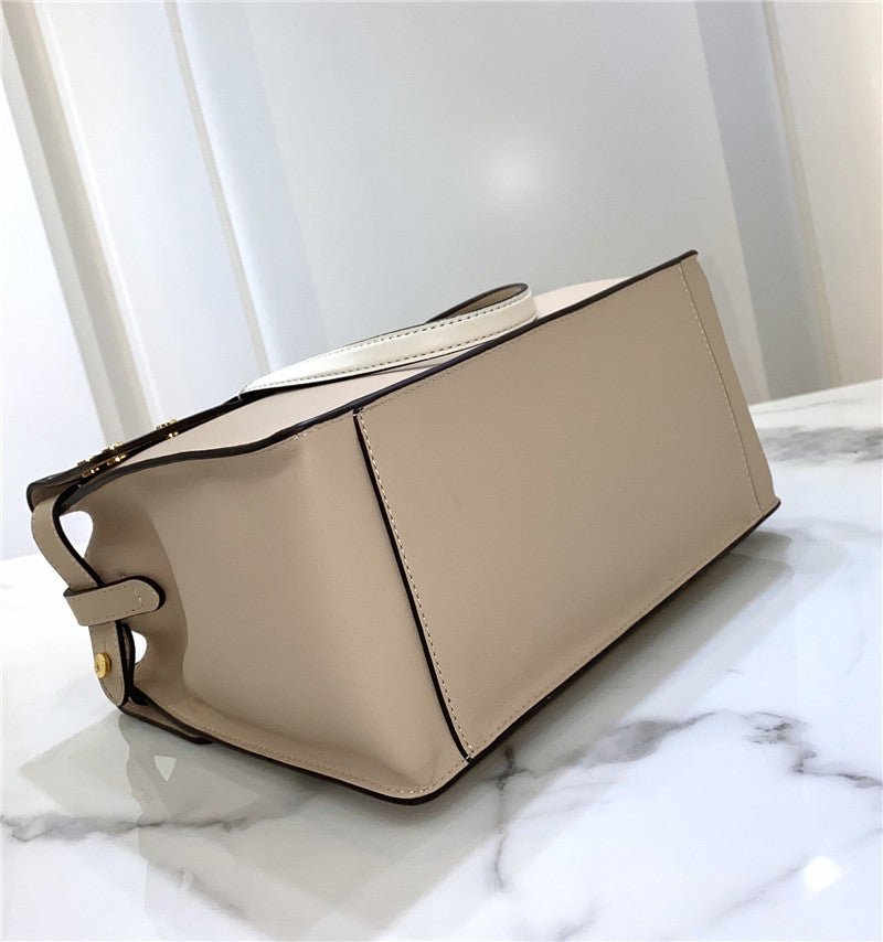 High Quality Luxury Fendi Filp Bag – Style 32401 product detail