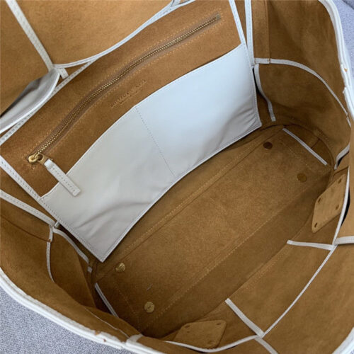 High Quality Luxury Bottega Veneta Arco Slouch Bag White product detail