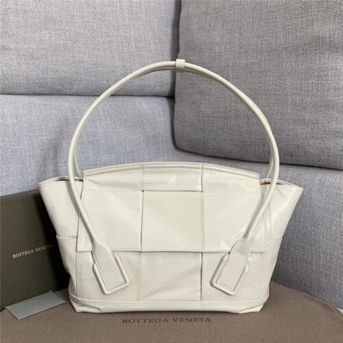 High Quality Luxury Bottega Veneta Arco Slouch Bag White