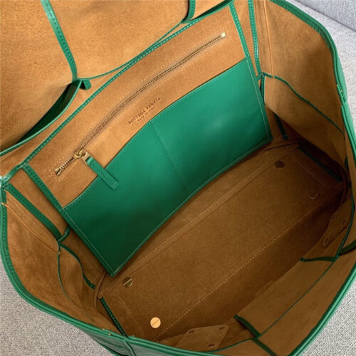 High Quality Luxury Bottega Veneta Arco Slouch Bag Green product detail