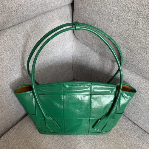 High Quality Luxury Bottega Veneta Arco Slouch Bag Green product detail