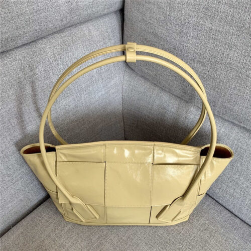 High Quality Luxury Bottega Veneta Arco Slouch Bag Yellow product detail