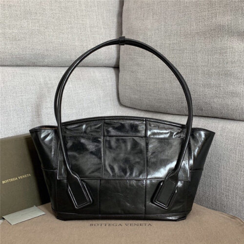 High Quality Luxury Bottega Veneta Arco Slouch Bag