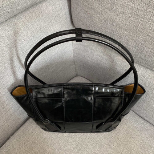 High Quality Luxury Bottega Veneta Arco Slouch Bag product detail