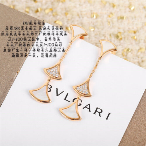 High Quality Luxury Bottega Veneta White Shell Fan Earrings alternate view