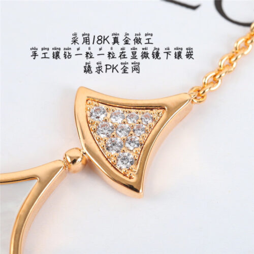 High Quality Luxury Bottega Veneta White Shell Fan Earrings product detail